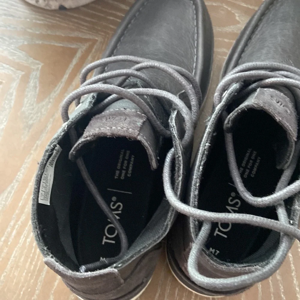 NWOT! Toms Leather Waterproof Navi Boots Charcoal Gray
